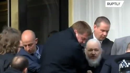 Видео: полиция Лондона задержала основателя WikiLeaks Джулиана Ассанжа