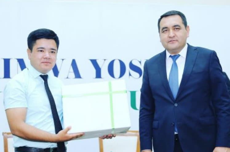 Namangan viloyati hokimi qiyinchilik tufayli o‘qishni tashlab ketmoqchi bo‘lgan talabaning bir yillik kontraktini to‘lab berdi