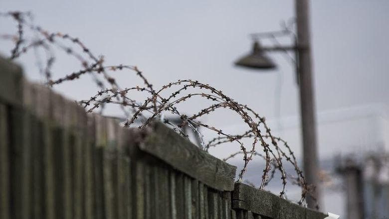 Под Ташкентом подполковник колонии найден повешенным в своем кабинете