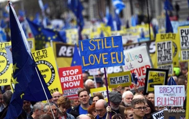 Londonda o‘n minglab kishilar Brexit’ga qarshi namoyishga chiqdi