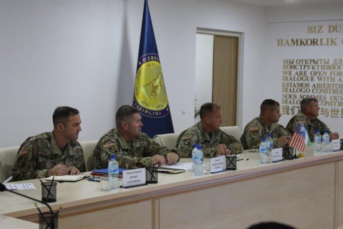 AQSh harbiy delegatsiyasi Qurolli Kuchlar kichik mutaxassislarni tayyorlash markaziga tashrif buyurdi