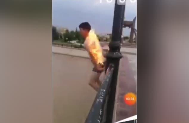 Xorazmda tanasiga olov yoqib suvga sakragan shaxs yuzasidan ma'lumot berildi