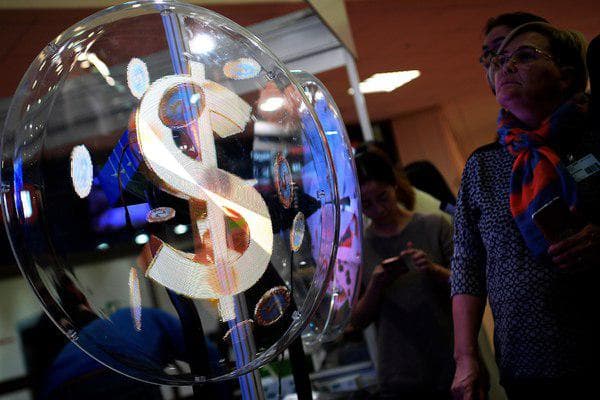 Jahon iqtisodiyotida dollar davri tugashi aytildi