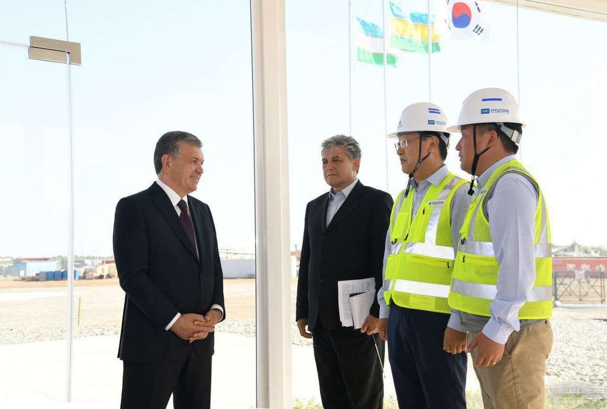 Prezident Taxiatosh IESni ko‘zdan kechirdi va Qoraqalpog‘istonga safarini yakunladi