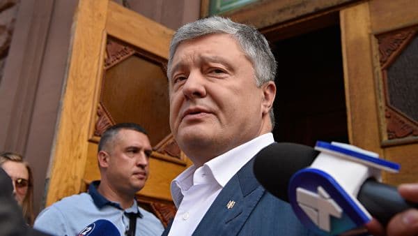Порошенко давлат томонидан ажратилган қўриқчилардан воз кечди