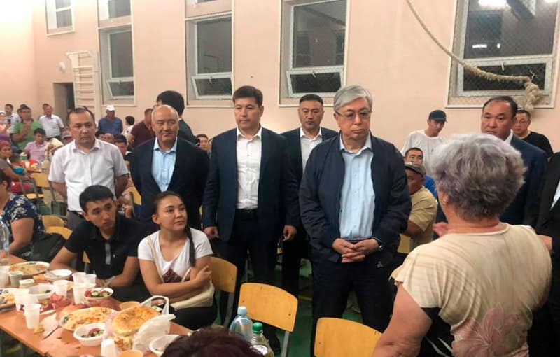 Toqayev portlashlardan talofat ko‘rgan Aris shahrini tiklashga va'da berdi