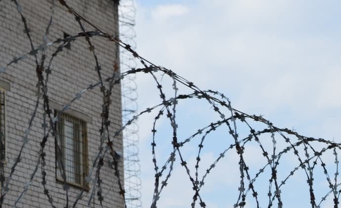 Bo‘kadagi koloniyada mahkum boshqa bir mahkumni urib o‘ldirdi
