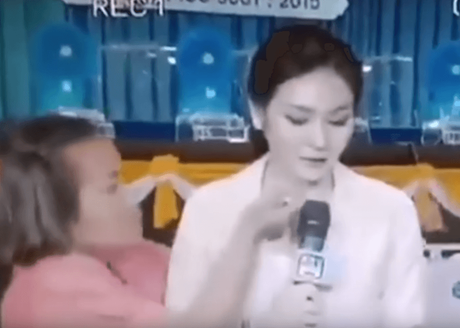 Tailandda teleboshlovchi jonli efir vaqtida hujumga uchradi (video)