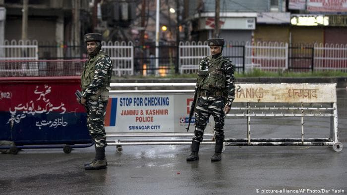 Hindiston hukumati Kashmirdagi tartibsizliklarda 30ga yaqin kishini hibsga oldi