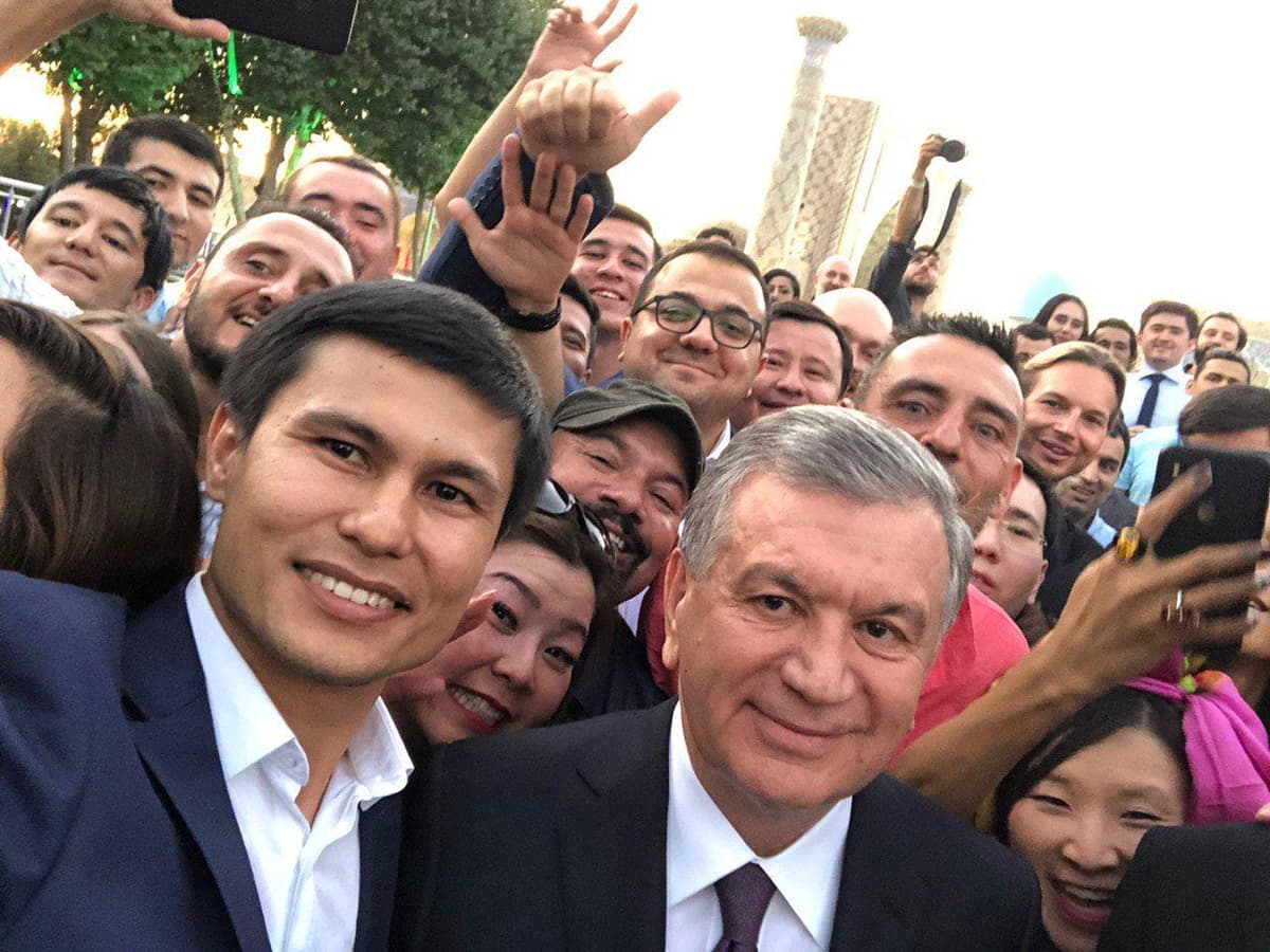 Prezidentning bloger va jurnalistlar bilan Samarqanddagi uchrashuvi qanday o‘tdi?- video