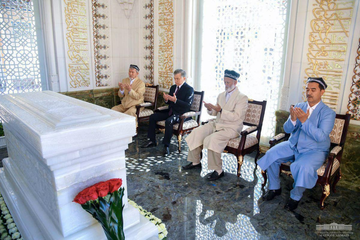 Prezident Samarqandda Islom Karimov qabrini ziyorat qildi