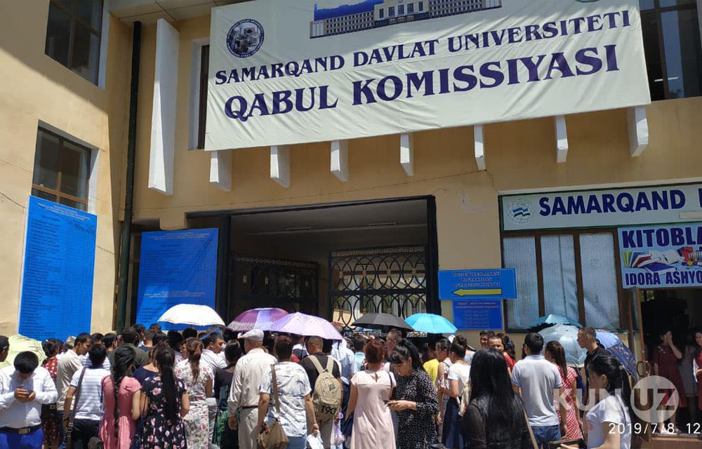 Samarqanddagi oliygohlarda uzun navbatlar – mas'ullar dastur yaxshi ishlamayotganidan norozi