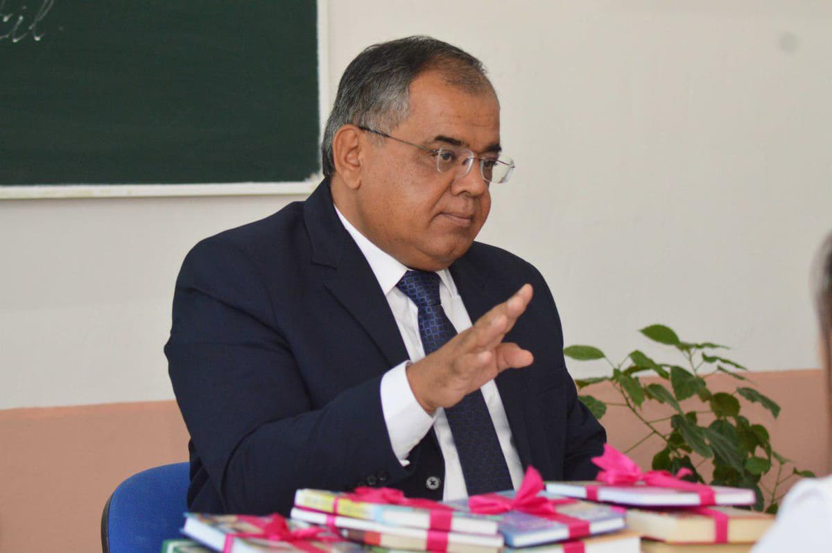 Navoiy viloyati hokimi bir haftada uchta maktabda dars o‘tdi