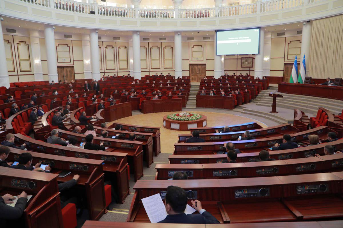 Deputatlar hukumat a'zolariga parlament so‘rovini yuborishga qaror qildi