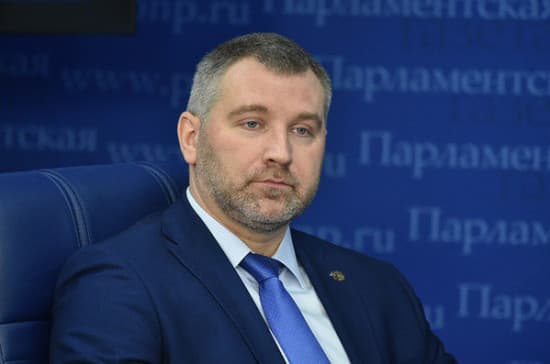 Россия мигрантлари федерацияси раҳбари: Ўзбекистонда дабдабали тўйларга тақиқлов мигрантлар оқимини камайтиради, деб ўйламайман