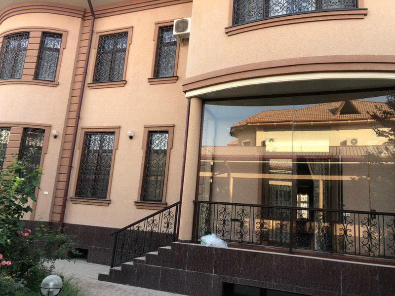 СМИ: Дом, который продают за $1 млн, принадлежит семье экс-генпрокурора Узбекистана