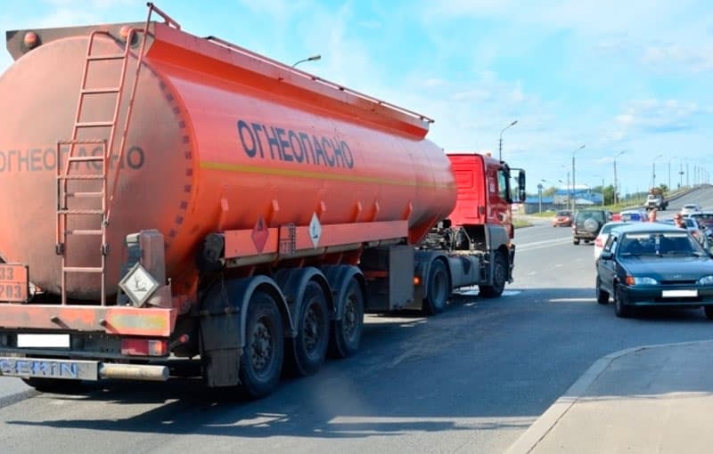 Qozog‘iston benzinni avtotransportda olib chiqib ketishga taqiq qo‘ydi. Bu qisman O‘zbekiston tufayli