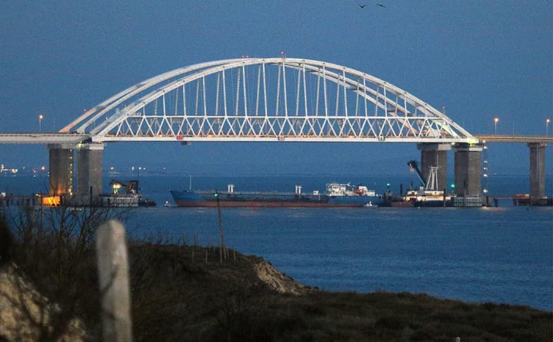 Украина задержала российский танкер за блокировку своих военных кораблей