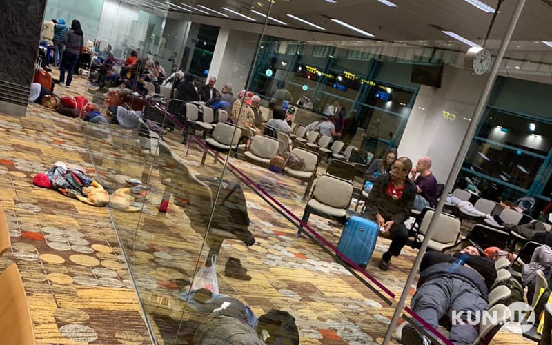 Uzbekistan Airwaysʼning Singapurdan Toshkentga uchishi kerak bo‘lgan samolyoti qariyb 4 soatdan beri aeroportda turibdi