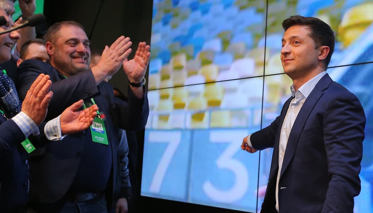 Zelenskiy rasman Ukraina prezidenti. U yaqin vaqt ichida qasamyod qiladi