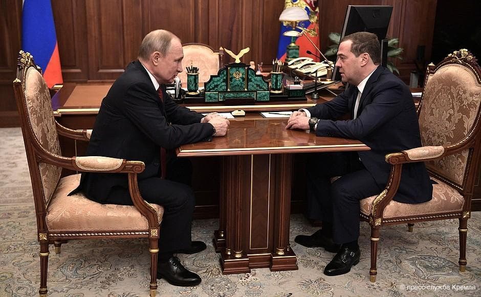 Rossiya hukumati iste'foga chiqdi