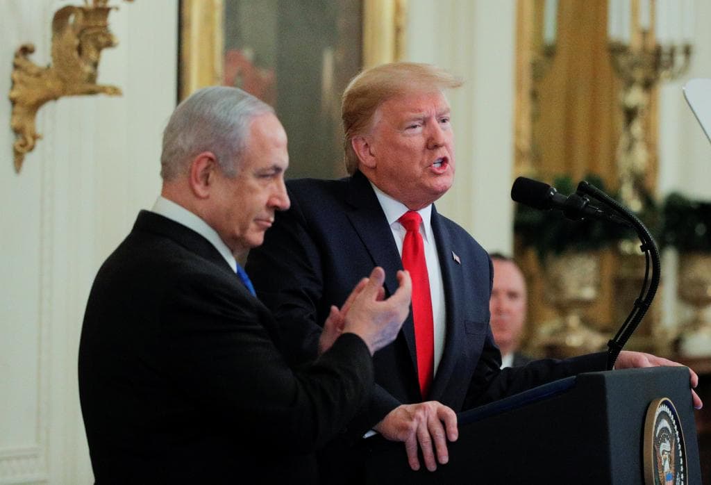 Трамп «аср келишуви» тафсилотларини ошкор қилди ва Маҳмуд Аббосга мактуб йўллади