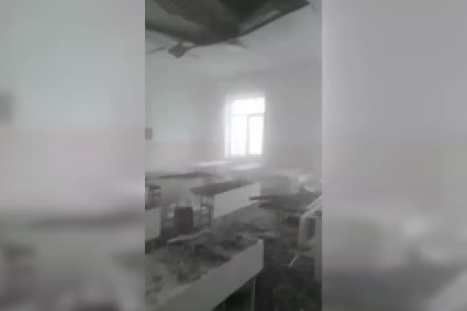 Video: Toshkentda zilzila oqibatida institut xonasidagi shift ko‘chib tushdi