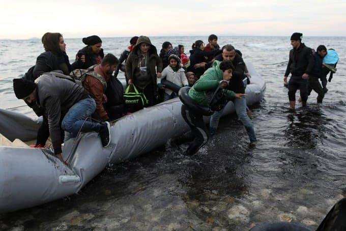 Turkiya 76 mingdan ortiq qochqinni Yevropa hududiga o‘tkazib yubordi. YeI xavotirga tushmoqda