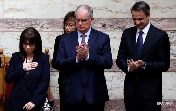 Gretsiya tarixidagi ilk ayol prezident o‘z lavozimini bajarishga kirishdi