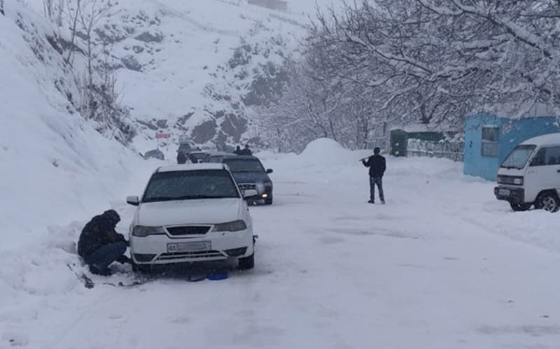 Muzlama tufayli Taxtaqoracha dovonida transport harakati yana cheklandi
