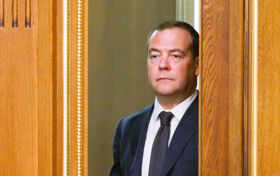 Putinning Medvedev boshchiligidagi hukumatni iste'foga ketkazishi sababi ma'lum qilindi