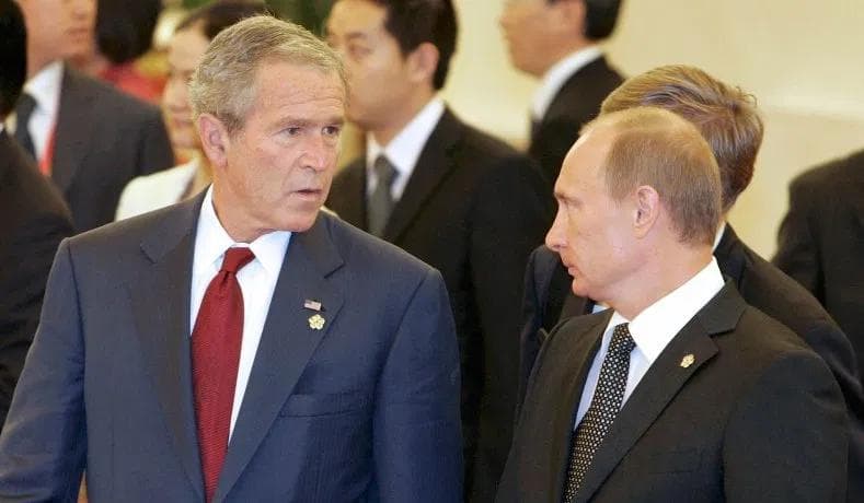 Кремль Путин ва Бушнинг рақсга тушиши видеосини эълон қилди