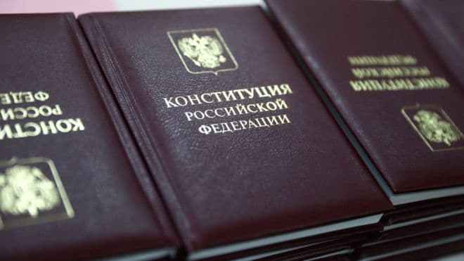 Путин таклиф қилган конституцияга киритиладиган тузатишлар лойиҳаси Думага киритилди