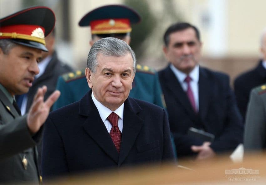 Шавкат Мирзиёев посетил Академию вооруженных сил