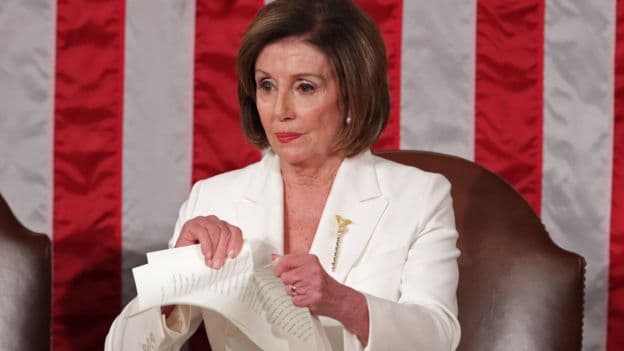 Video: Tramp millatga murojaat qildi, Pelosi uning nutqi matnini yirtib tashladi