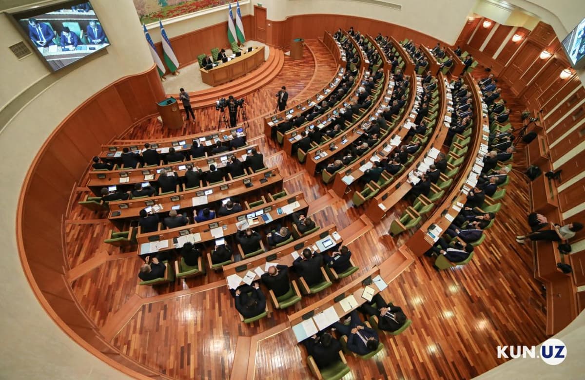 Senat yalpi majlisida ilk bor yoshlar ishtirok etmoqda