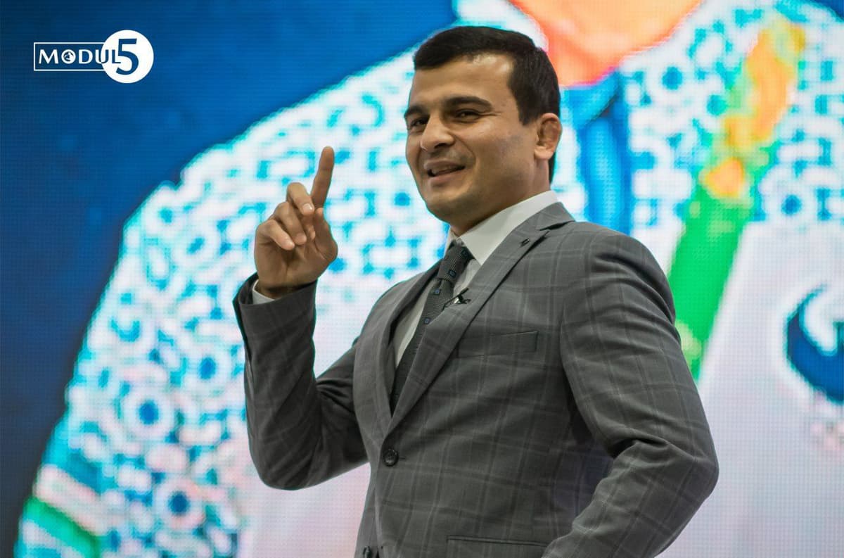 Rishod Sobirov: «21 yoshimda yuz ming dollar topganman. Tuni bilan pul sanaganmiz»