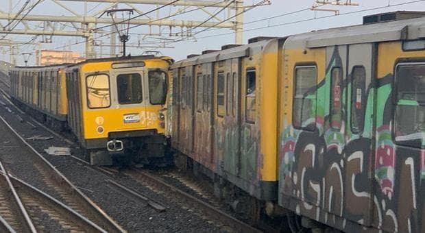 Neapolda metro poyezdlari to‘qnashib ketdi
