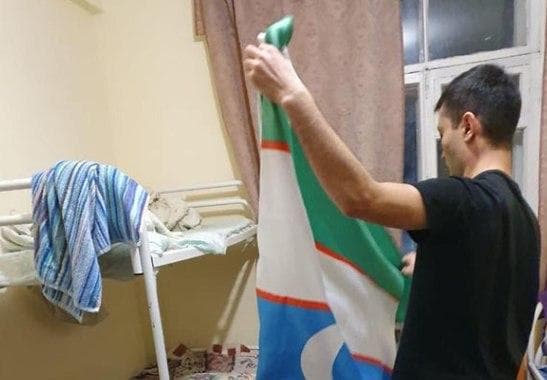 Peterburgda O‘zbekiston bayrog‘ini silkitgan migrantlarga ma'muriy jazo qo‘llandi