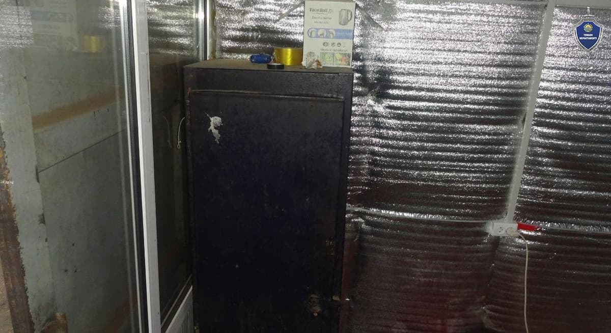Metall seyfdan 30 000 000 so‘m pulni o‘g‘irlagan uch nafar yigit ushlandi