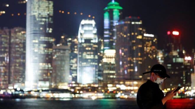 Hongkong hukumati 7 mlnlik aholisiga 1300 dollardan to‘laydigan bo‘ldi