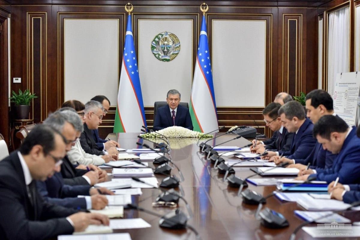 Kimyo sanoati zavodlarining davlat ulushini investorlarga sotish masalalari ko‘rib chiqildi