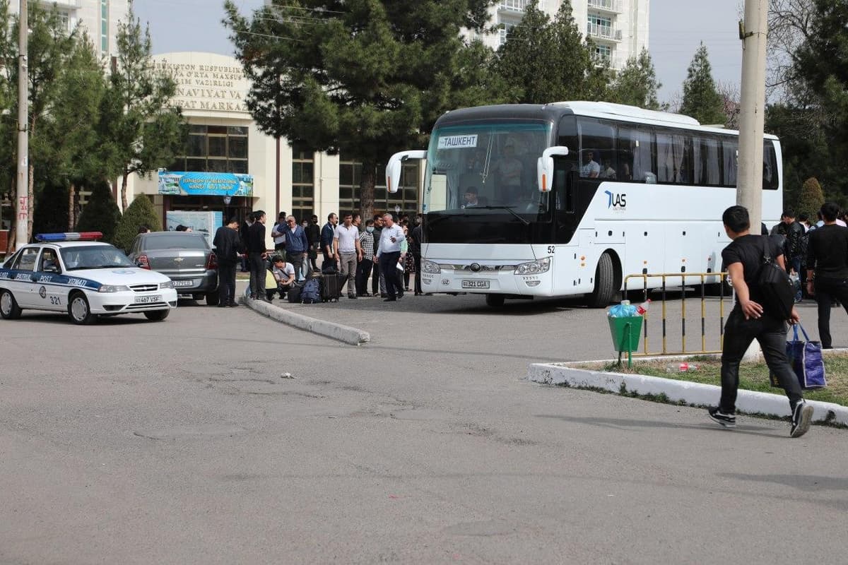 Foto: Talabalar shaharchasidan 30 mingga yaqin talaba uyiga jo‘natildi