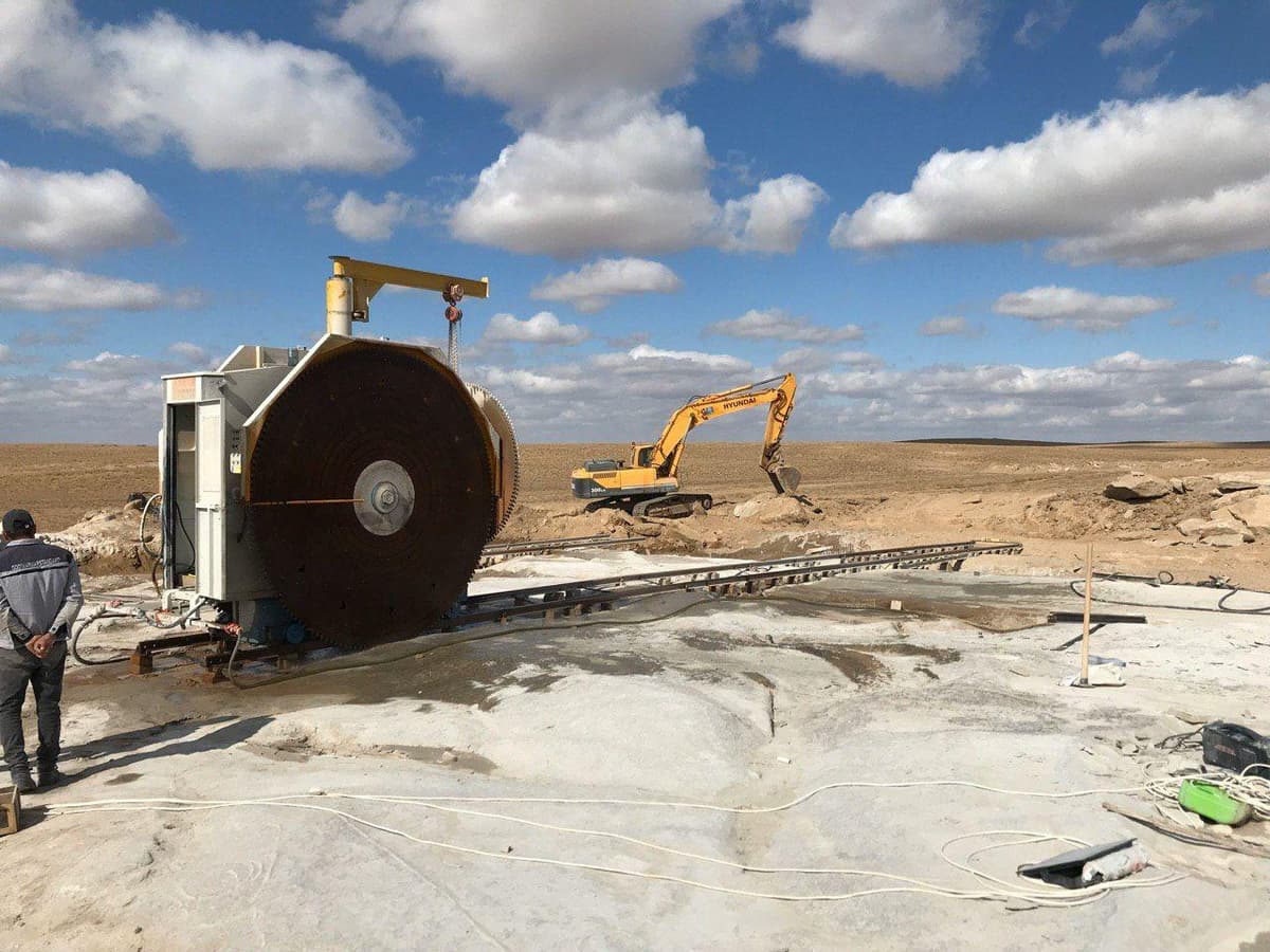 «O‘zsanoatqurilishmateriallari» uyushmasi: Tabiiy pardozbop toshlarni qazib olish va qayta ishlash kengaytiriladi