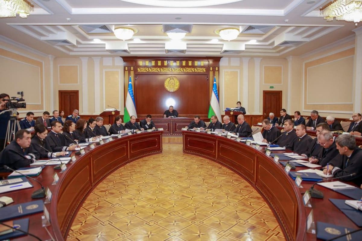 Oliy sud plenumining majlisi bo‘lib o‘tdi. Plenum a'zolari ilk bor sudyalik mantiyasida ishtirok etdi