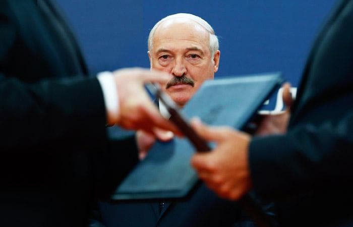 Lukashenko mobil qurilmalardan foydalanmasligining sababini ma'lum qildi