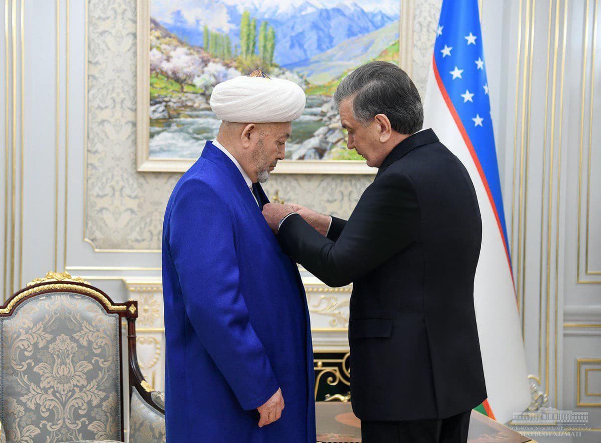 Muftiy Usmonxon Alimovga «El-yurt hurmati» ordeni topshirildi