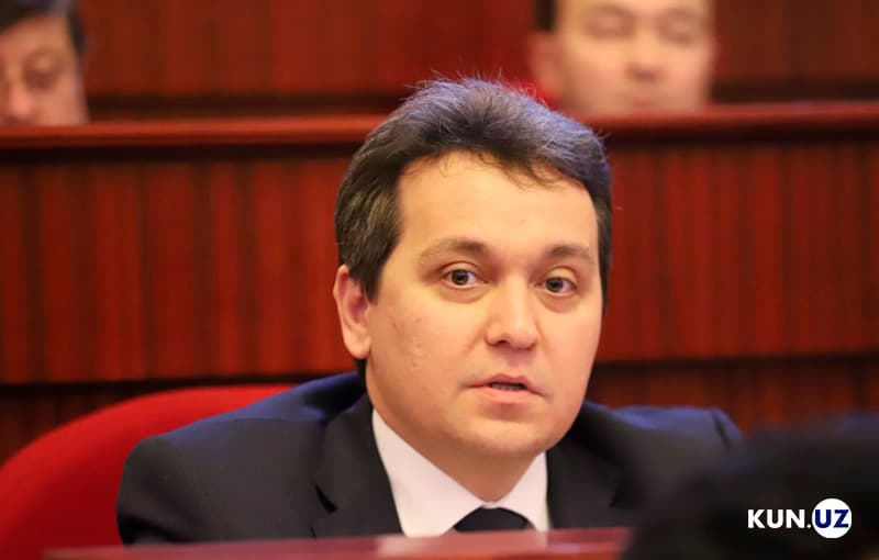 «Qosh qo‘yaman deb, ko‘z chiqarish». Vazir soch uzunligi o‘lchangan o‘quvchilar voqeasiga munosabat bildirdi