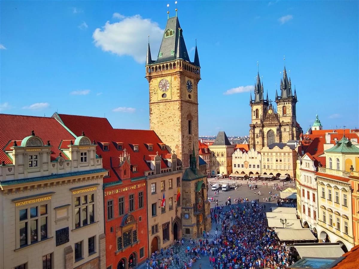 «O‘z shahrimda begonadekman». Turistlar ko‘pligidan Praga ham Airbnb'ni cheklashi mumkin