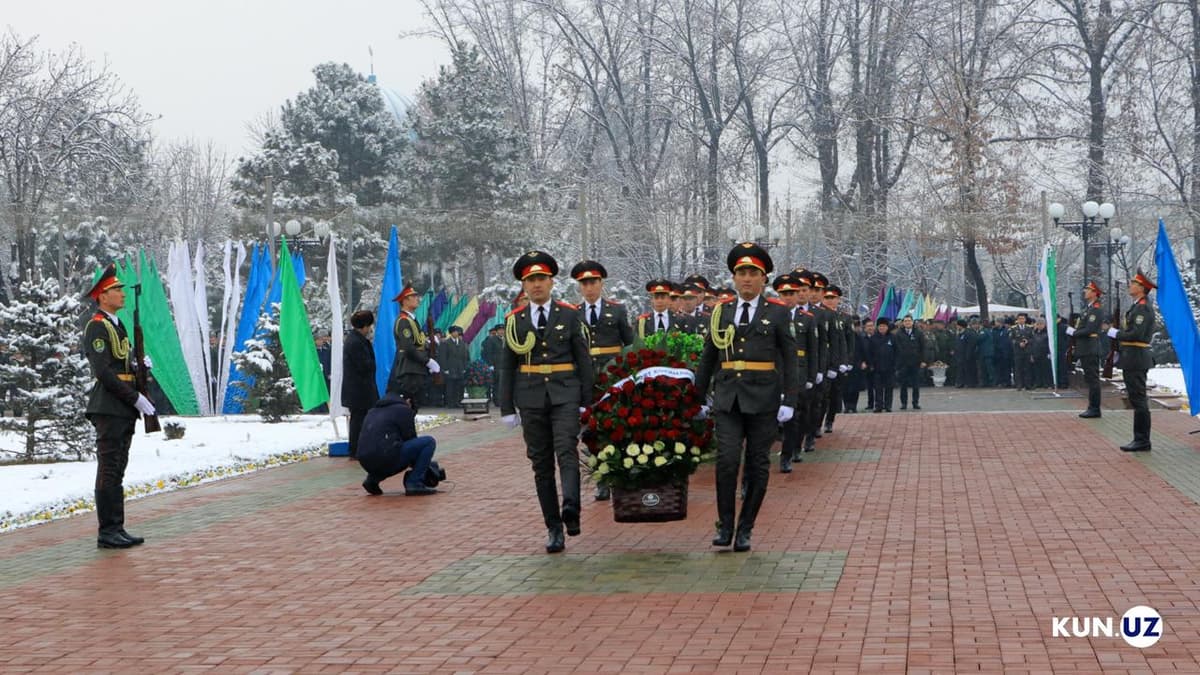 Фоторепортаж: Андижонда Ватан ҳимоячилари кунига бағишлаб ҳарбий парад ўтказилди